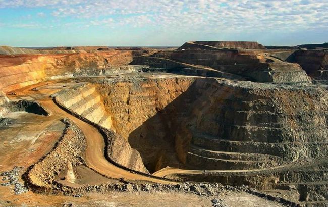 Більше 100 людей зникли безвісти через обвал на руднику в ПАР