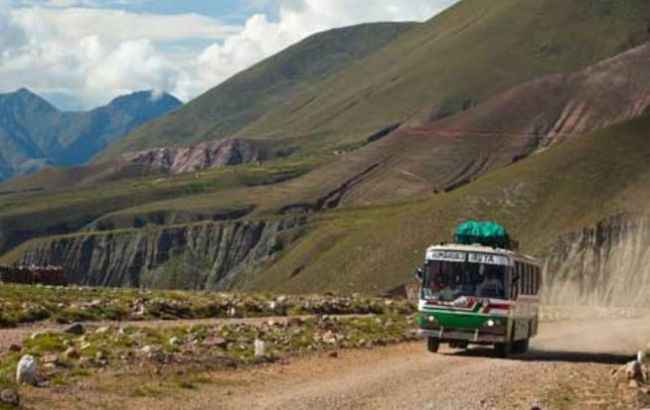 В Аргентине автобус упал в овраг, погибли не менее 25 человек