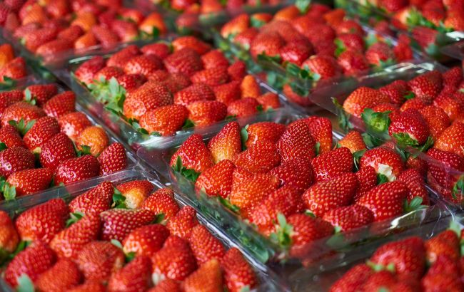 В Україні виявили отруйну полуницю: де вона продавалась