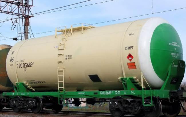 В России 120 тонн конфискованного спирта "превратились" в воду