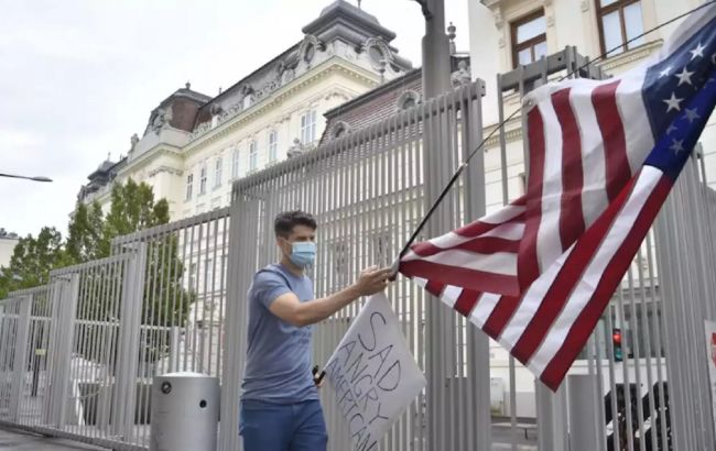 США зобов'язали 24 російських дипломатів покинути країну