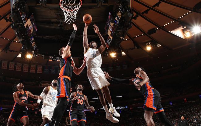 Эффектный слэм-данк центрового "Лейкерс" после передачи Леброна: момент дня в НБА