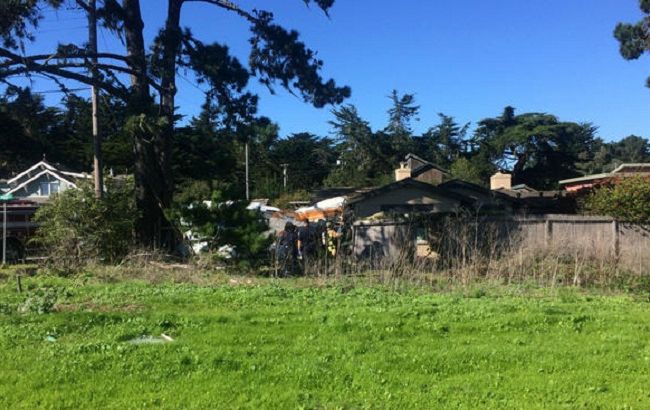 У Каліфорнії чоловік загинув після падіння на його будинок літака