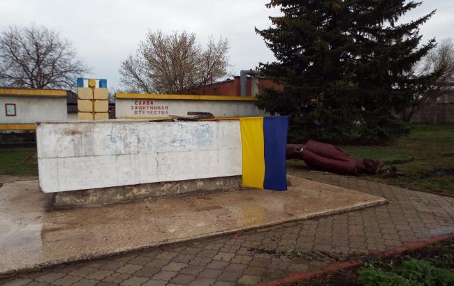 В Станице Луганской ночью свалили памятник Ленину