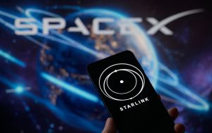 Польща пригрозила не платити Маску за Starlink, вона фінансує тисячі терміналів в Україні