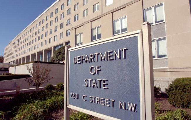 Близько 900 співробітників Держдепу підписали меморандум проти міграційної політики Трампа