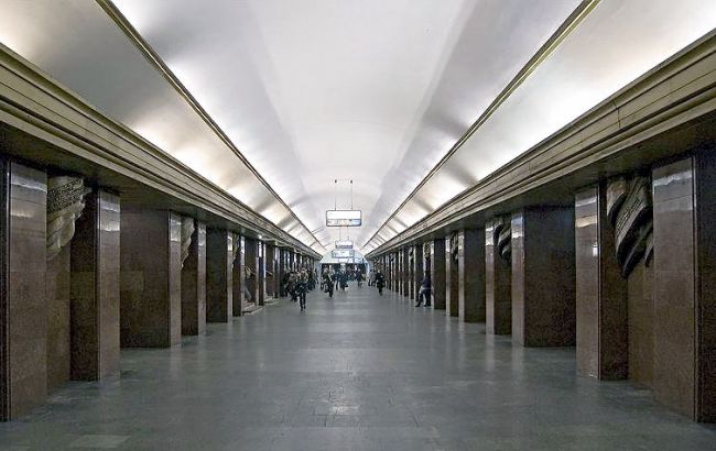 Станция метро "Театральная" в Киеве закрыта из-за сообщения о минировании