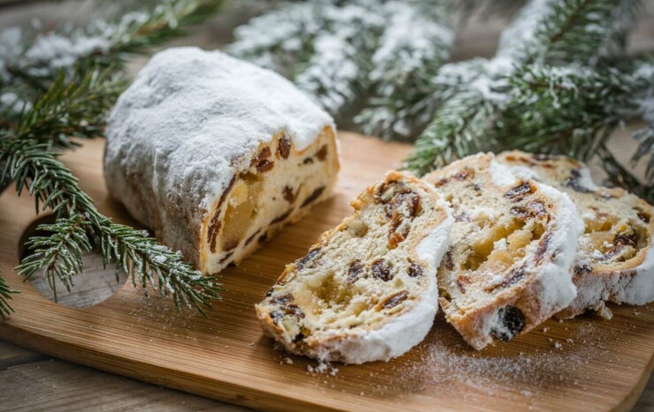 Рождественский пирог штоллен. Рождественский кекс stollen. Штоллен рождественский. Немецкий рождественский штоллен. Немецкий кекс штоллен.