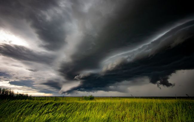 В Україні розгуляється "штормова погода": в яких областях задує до 20 м/с