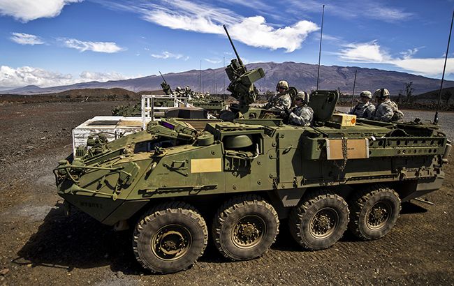 США поставят в Европу бронетранспортеры для подготовки к "столкновению"