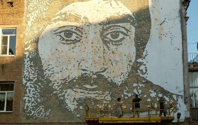 Стріт-арт: портрети видатних українців на фасадах Києва
