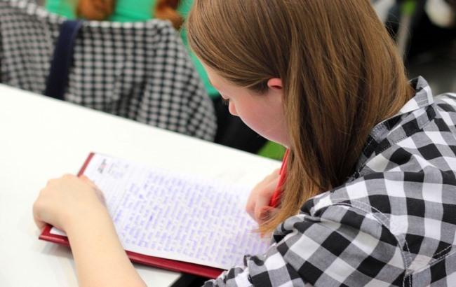 Абітурієнти з окупованих територій можуть вступати в деякі ВНЗ без освітніх центрів