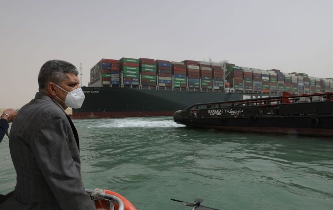 В Египте суд арестовал судно, которое блокировало Суэцкий канал