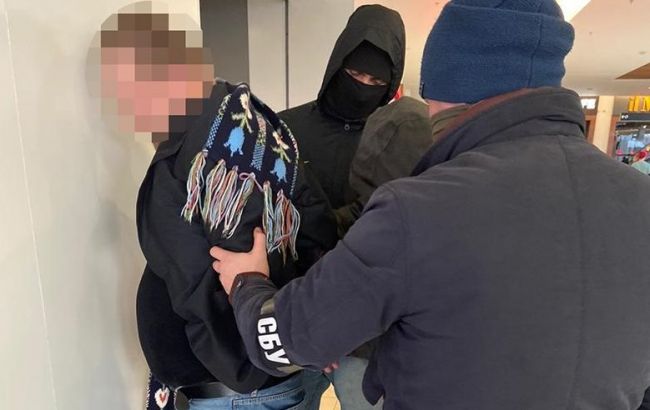 У Києві затримали шахраїв, які за 1,5 млн євро обіцяли мандат нардепа