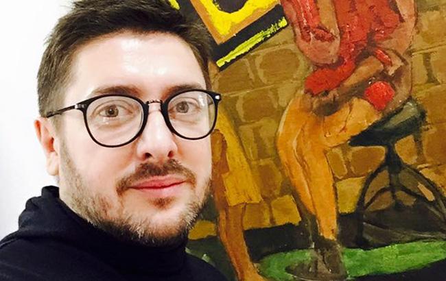 Российский журналист выступил на форуме в "трениках" от украинского дизайнера