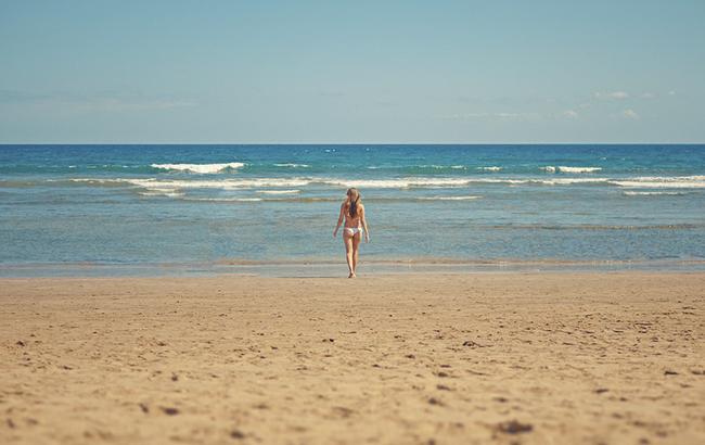 Пристает к девочкам на пляже: в Запорожье предупредили о странном мужчине