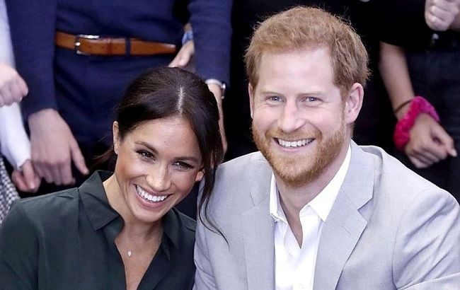 Какой же он милый! 4-месячный сын Меган Маркл и принца Гарри совершил первый выход в свет и растрогал сеть