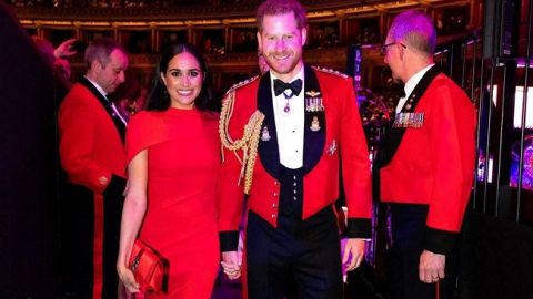 Само совершенство: Меган Маркл в облегающем платье за $650 блеснула стройными формами