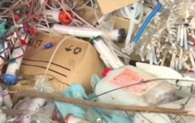Людські останки та використані шприци: у Запоріжжі знайшли небезпечне звалище