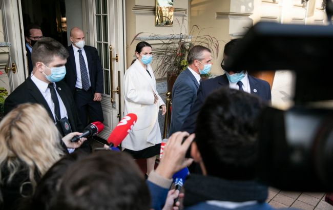 Макрон пообіцяв допомогти у вирішенні кризи в Білорусі, - Тіхановська