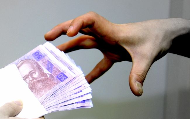 В Киеве директор КП требовал 500 тыс. гривен взятки от предпринимателя