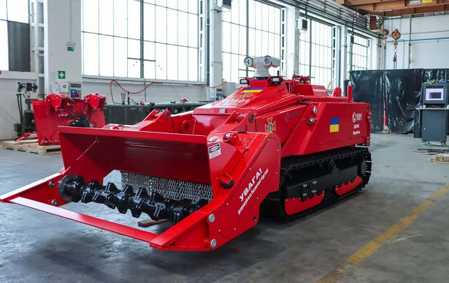 В мире есть всего 300 систем. В Украине опробовали дистанционную машину для разминирования MV-4