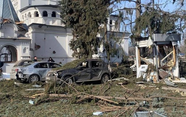 Російські війська обстріляли Святогірську лавру в Донецькій області: 7 поранених