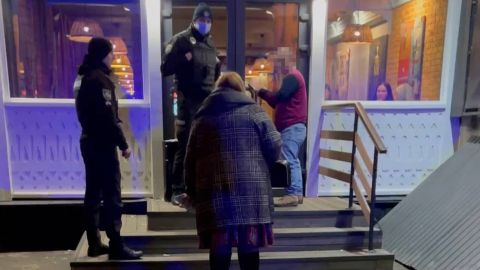 В ресторане Киева двое мужчин устроили потасовку и ранили посетителей