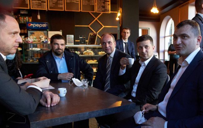 Суд оштрафував Єрмака і Ляшка за відвідування кафе в Хмельницькому