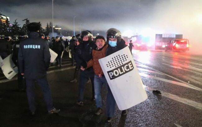 Кількість затриманих в Алмати учасників демонстрацій зросла до 2,6 тисяч