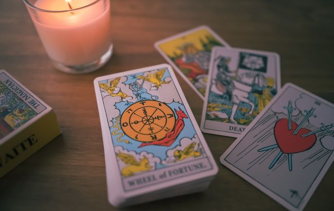Таро-гороскоп на неделю. На кого свалятся испытания и потери, а кому сказочно повезет
