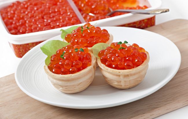 Як приготувати "червону ікру" на свята: два копійчані способи