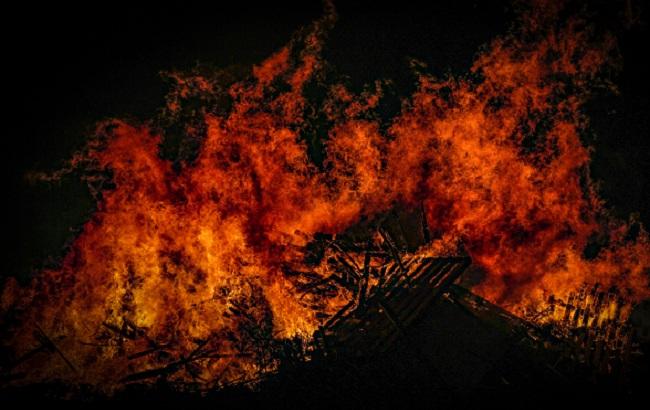 В Хмельницком 7-летний мальчик помог спасти из пылающей квартиры своего брата с ДЦП