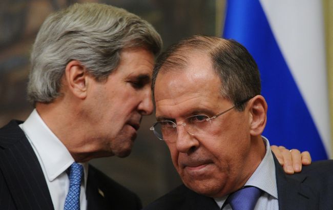 Лавров подарил Керри помидоры, картошку и футболку с символикой Победы