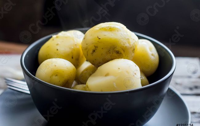 Добавьте в вареный картофель всего один ингредиент и он станет вкуснее
