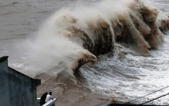 У Китаї майже 1 млн осіб евакуйовано через тайфун