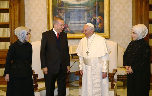 Президент Турции впервые за почти 60 лет встретился с Папой Римским