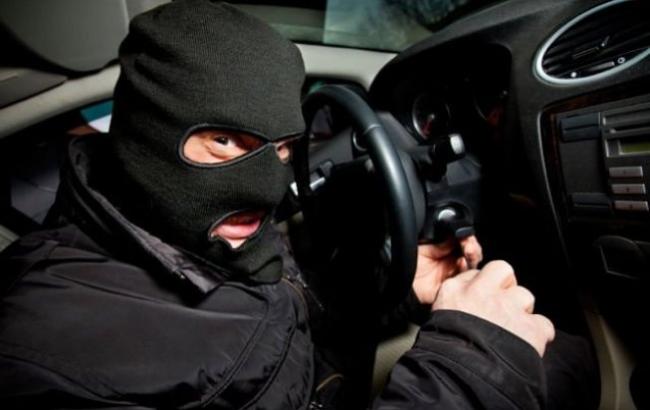 Один из столичных угонщиков элитных авто оказался бывшим сотрудником "Кобры"