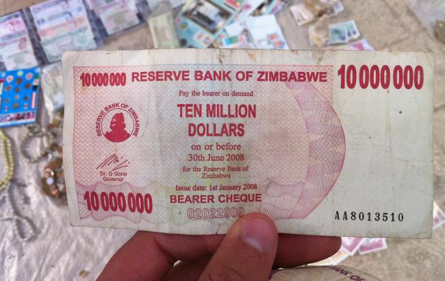 Зімбабве випустив нову валюту з-за гіперінфляції