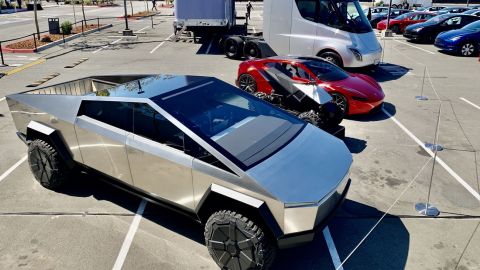 Tesla знову відклала запуск Cybertruck: названо новий термін, і це не 2022 рік