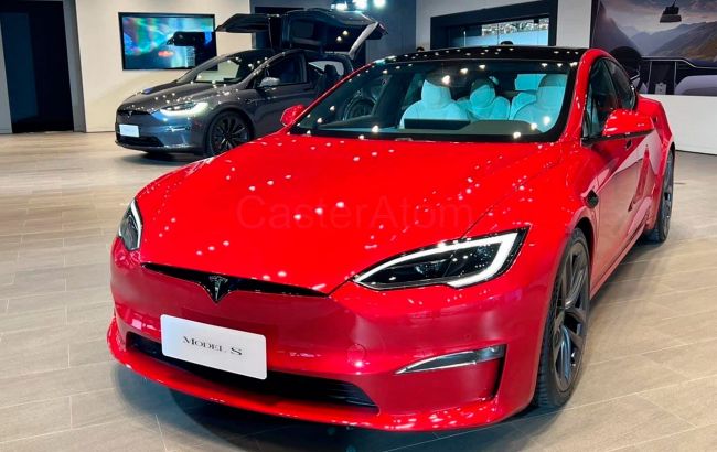 Матричні фари та новий зарядний роз'єм: Tesla поновила флагманський електромобіль Model S