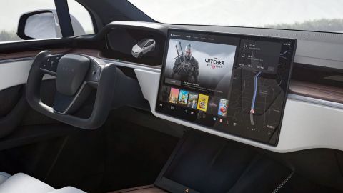 Не играй за рулем: 580 тысяч электромобилей Tesla попали под расследование из-за игр во время движения