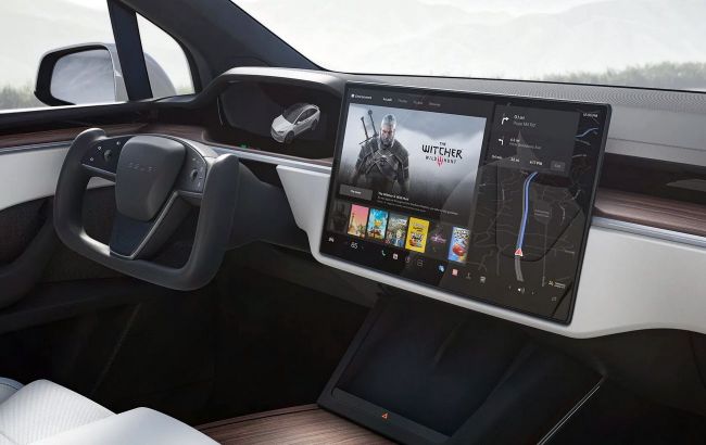 Не грай за кермом: 580 тисяч електромобілів Tesla потрапили під розслідування через ігри під час руху