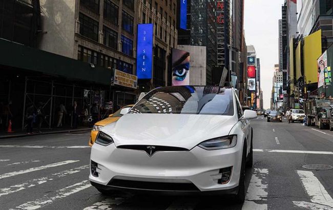Щоб не лякати пішоходів: Tesla відкликає півмільйона машин