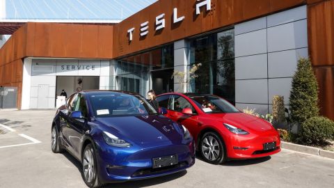 На 12% меньше емкость: Tesla начала продавать электромобили со старыми аккумуляторами
