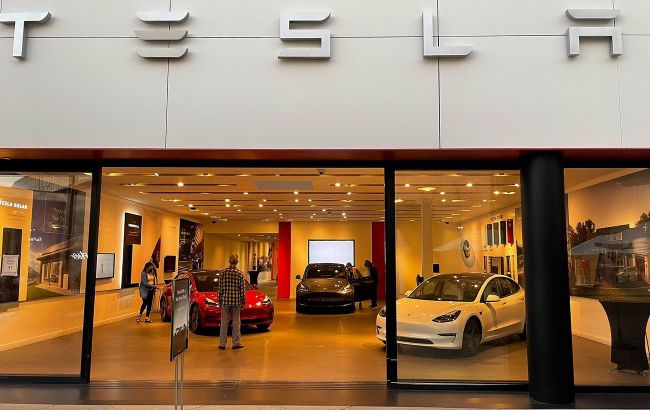 Tesla почне економити на доставці електромобілів клієнтам