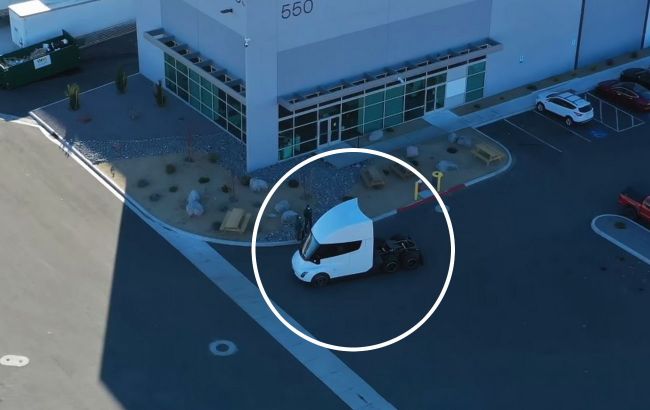 Поки що невеликими партіями: почалося серійне виробництво електровантажівок Tesla Semi