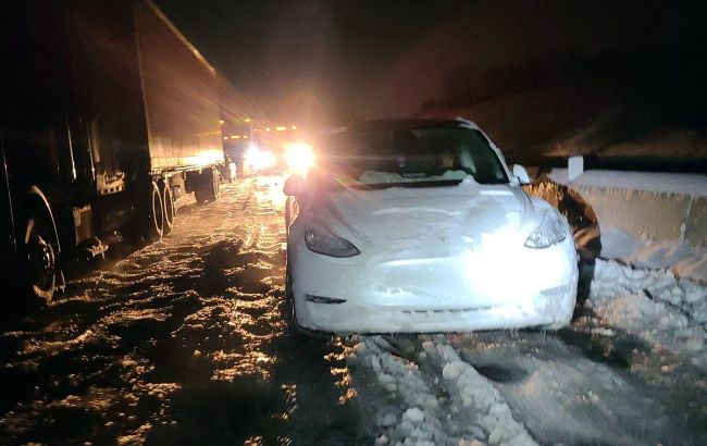 Выживший: водитель Tesla продержался 14 часов в снежную бурю и не разрядил батарею