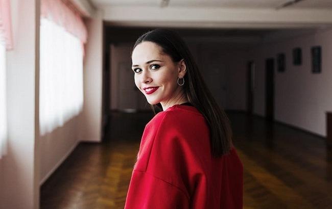 "Как куколка": солистка The Hardkiss поразила поклонников сочным мейкапом