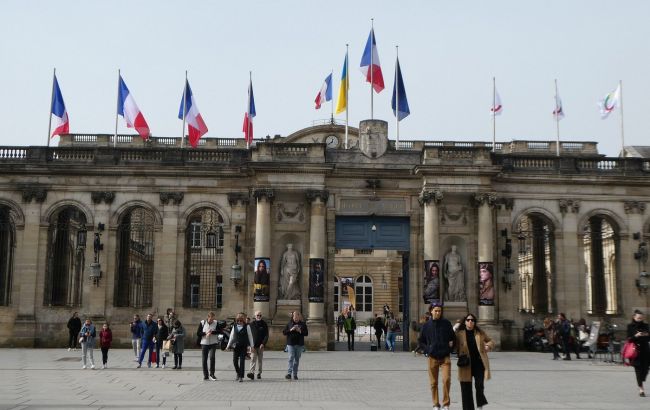 Во французском Бордо во время пенсионных протестов неизвестные подожгли мэрию